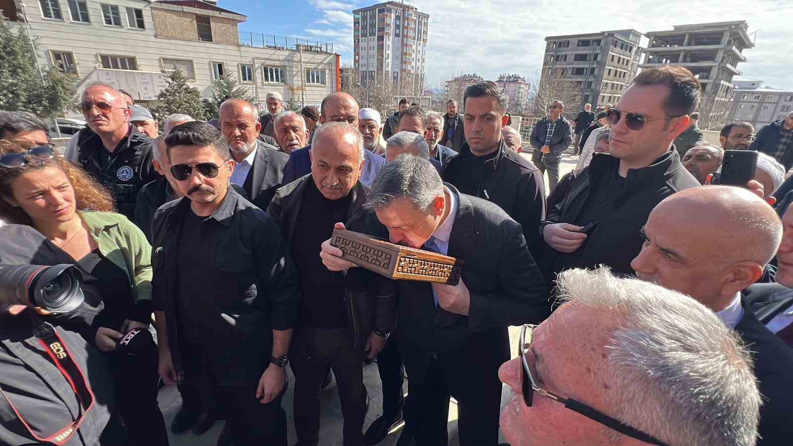 icisleri bakani ciftciye kahramanmaraslilarin ilgisi yogun oldu 1 CqkDHyVd