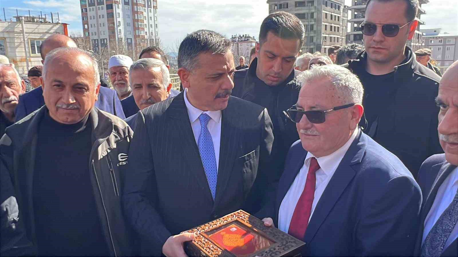 icisleri bakani ciftciye kahramanmaraslilarin ilgisi yogun oldu 3 I3CpUqMl