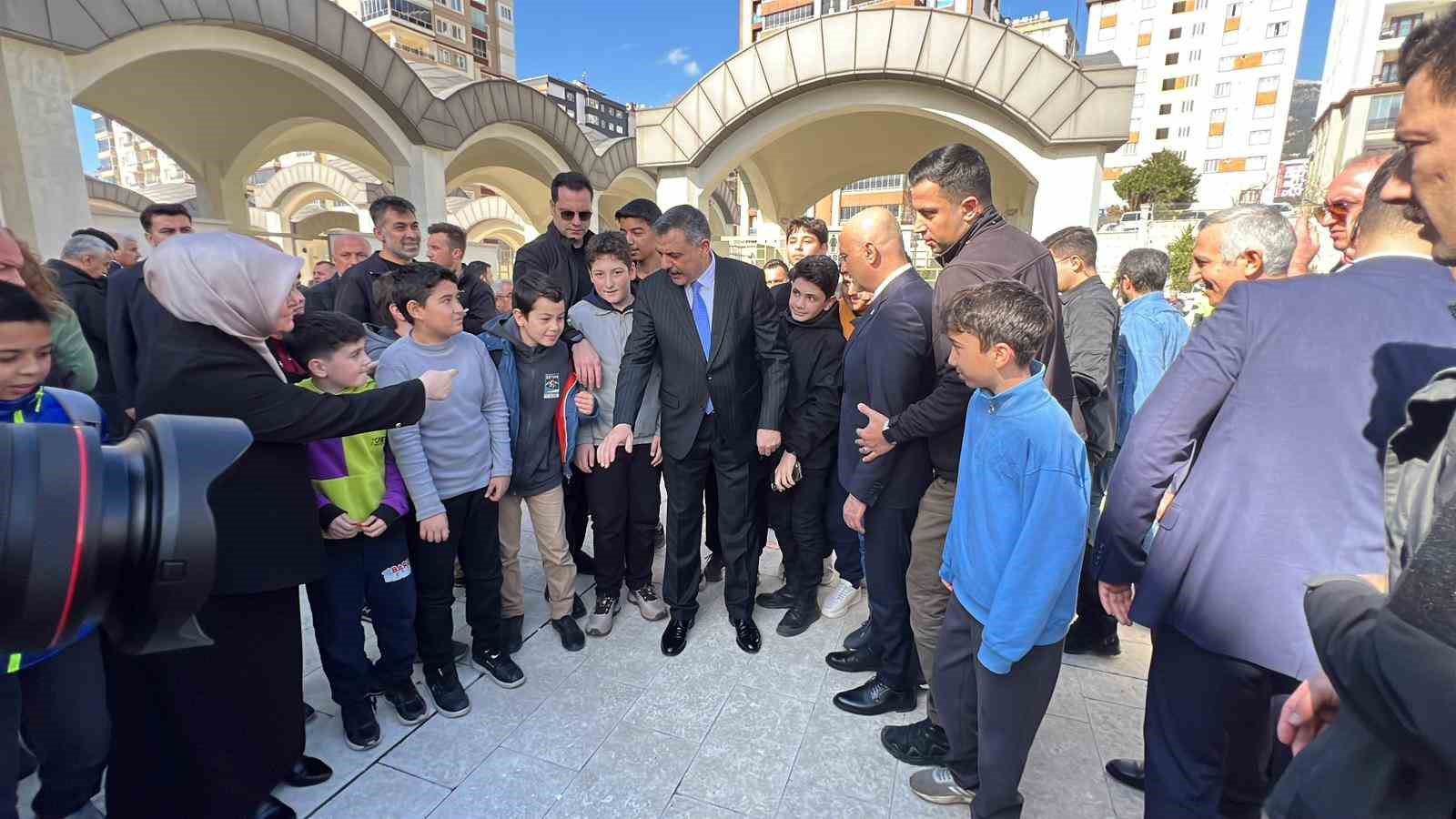 icisleri bakani ciftciye kahramanmaraslilarin ilgisi yogun oldu 4 h2TOs4Y6
