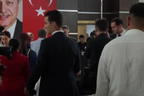 TBMM Başkanı Kurtulmuş, 15 Temmuz Şehitler Anıtı’na karanfil bıraktı 2 thumbnail