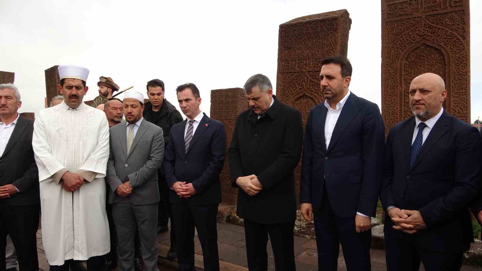 icisleri bakani mustafa ciftci ahlatta selcuklu mezarligini ziyaret etti 1 aHKPriyv
