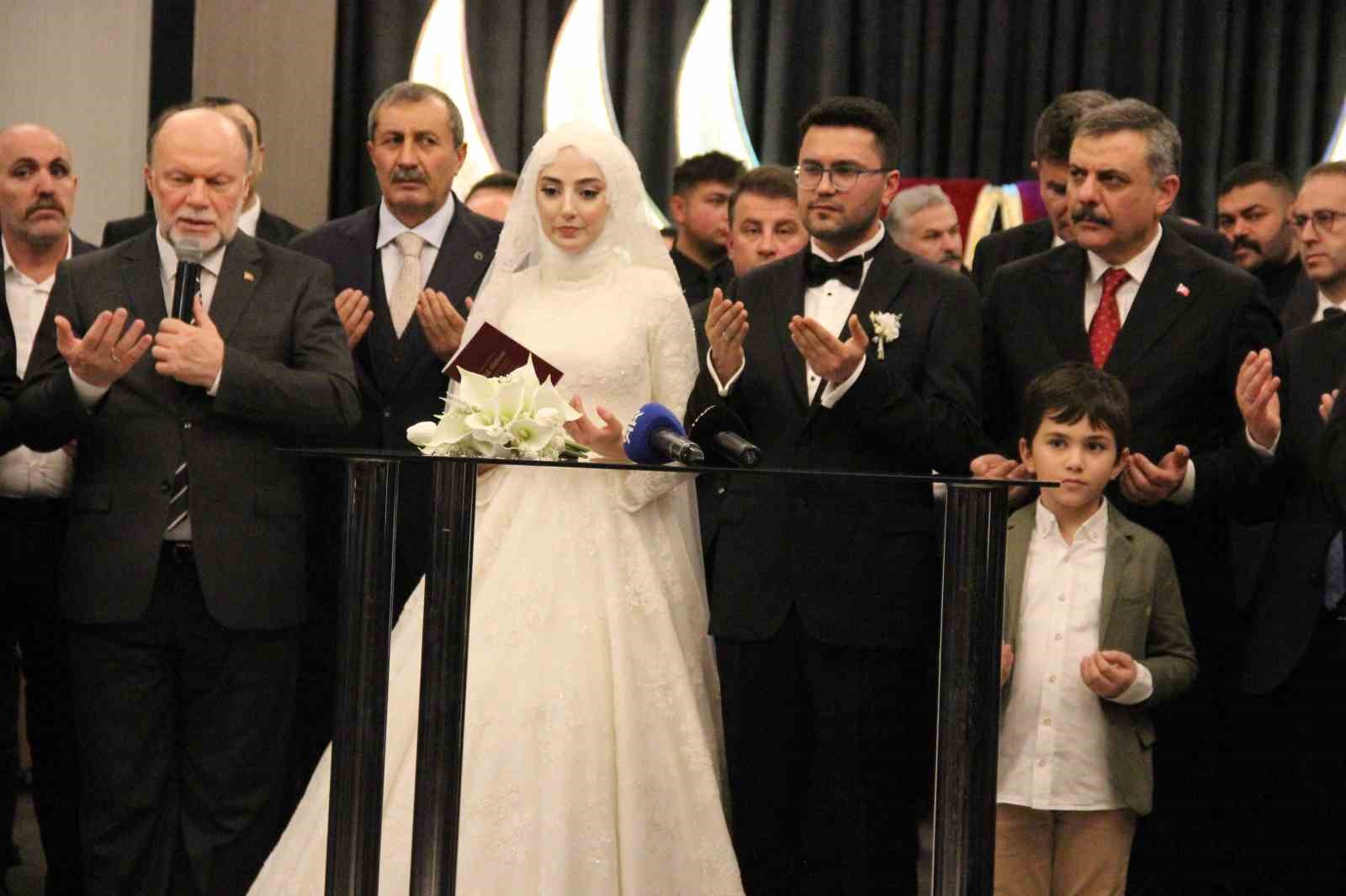 icisleri bakani mustafa ciftci corumda nikah sahidi oldu 7 AyVdAmvg