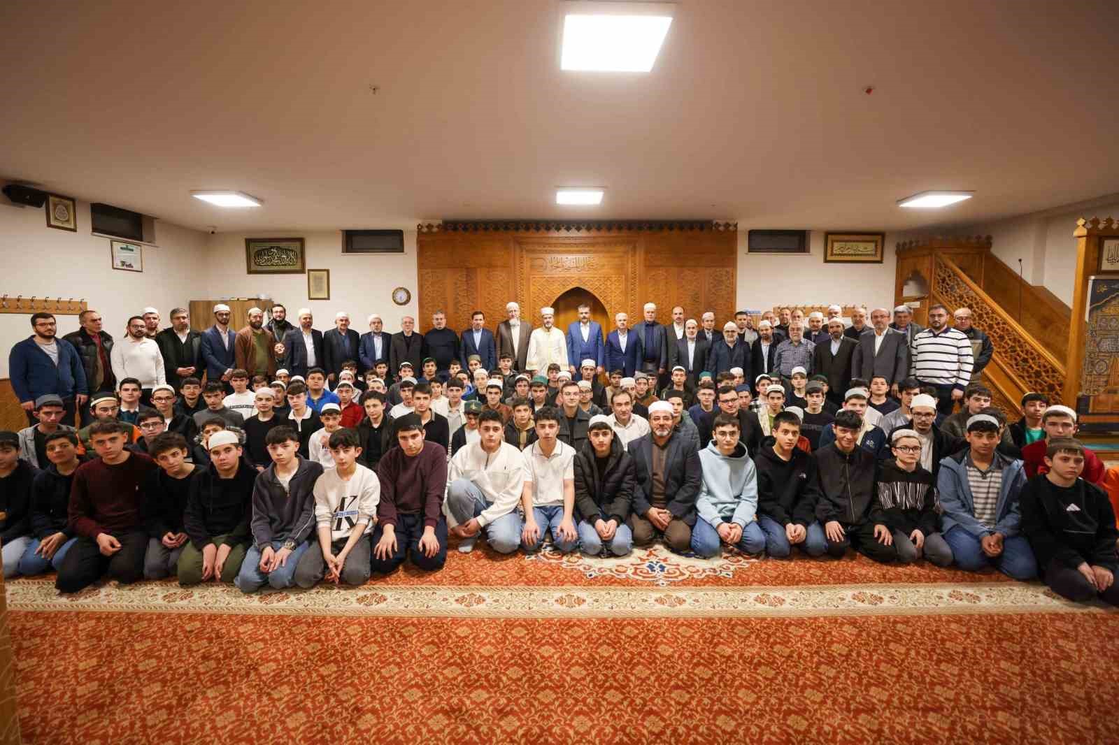 icisleri bakani mustafa ciftci kuran kursu ogrencileriyle sahur yapti 2 AL6zXmP7