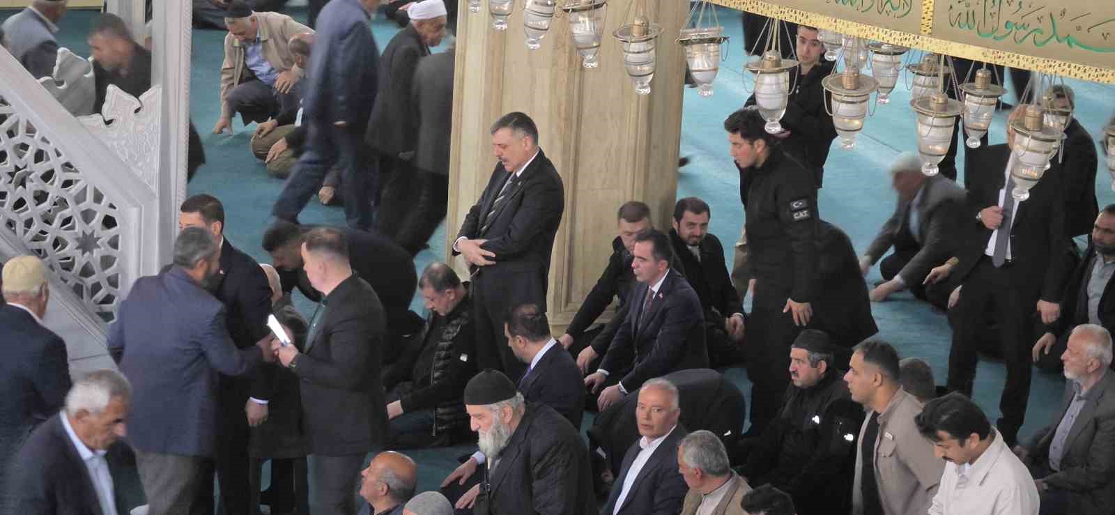 icisleri bakani mustafa ciftci tatvanda 0 W43TifzR