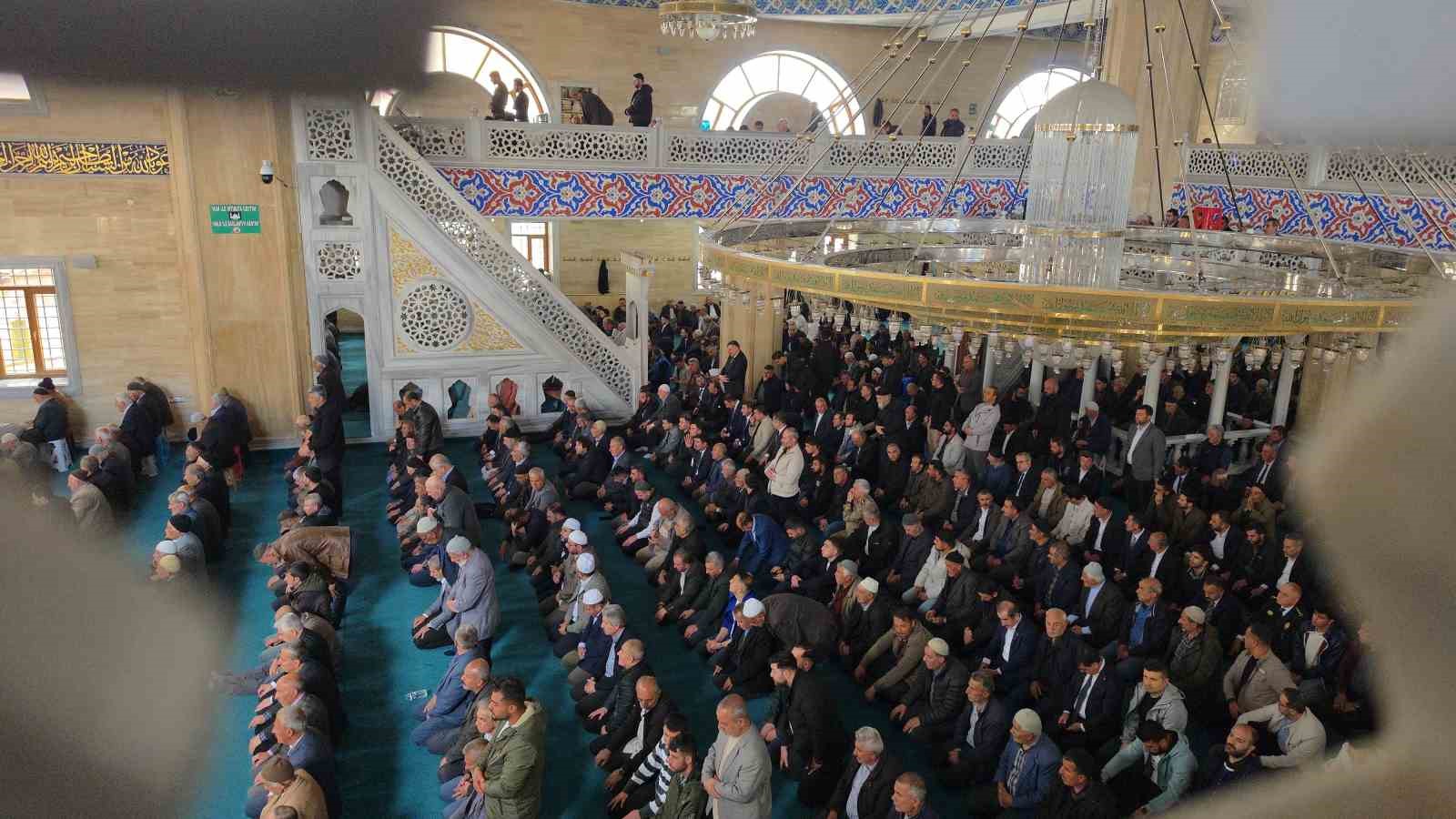 icisleri bakani mustafa ciftci tatvanda 5 LdJuiIGr
