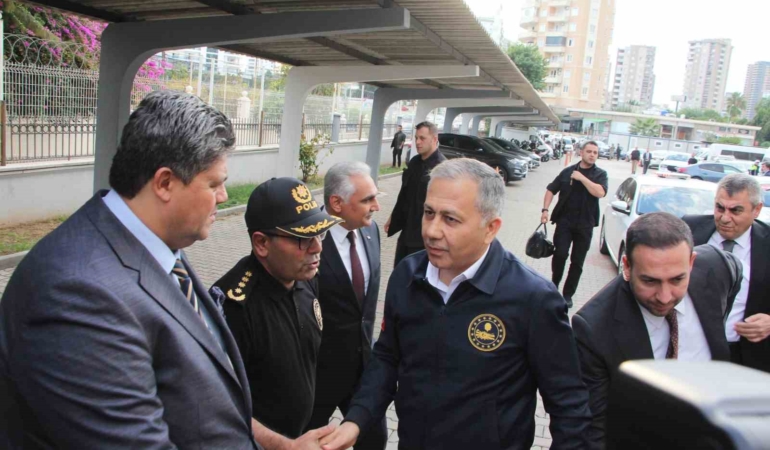 icisleri-bakani-yerlikaya-narko-kapan-mersinle-3-organize-suc-orgutu-cokerildi-370-sahis-yakalandi-iEChjtyd.jpg