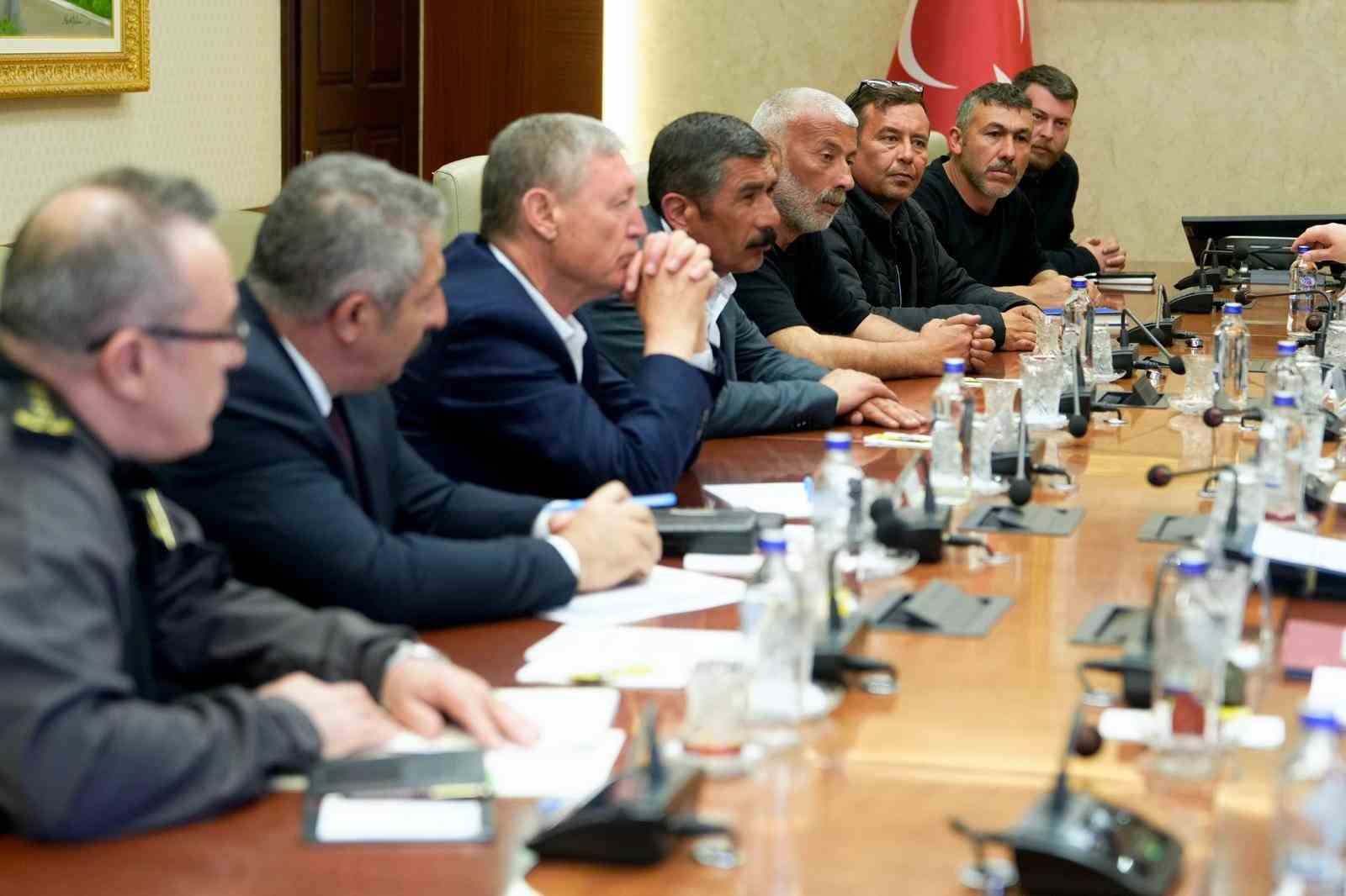 İçişleri Bakanlığı: "Maden işçilerinin eylemlerini değerlendirmek amacıyla, işçi ve işveren tarafları arasında görüşme gerçekleştirilmektedir" 4 icisleri bakanligi maden iscilerinin eylemlerini degerlendirmek amaciyla isci ve isveren taraflari arasinda gorusme gerceklestirilmektedir cAj3G1hu