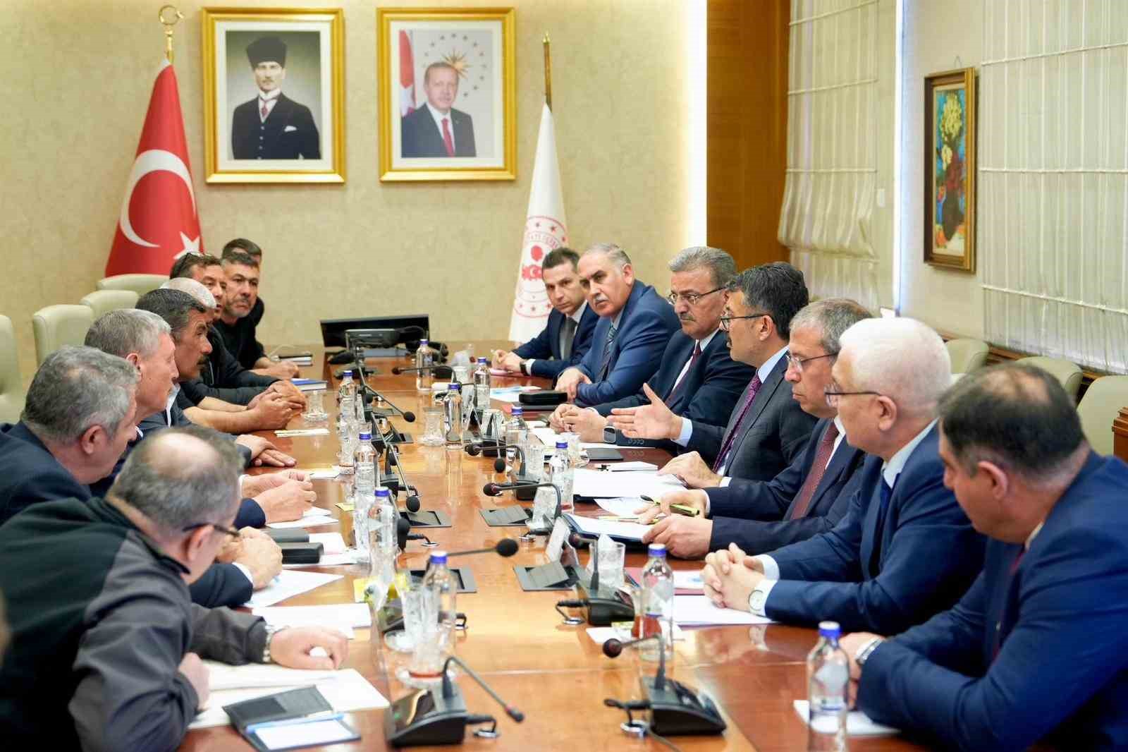 İçişleri Bakanlığı: "Maden işçilerinin eylemlerini değerlendirmek amacıyla, işçi ve işveren tarafları arasında görüşme gerçekleştirilmektedir" 5 icisleri bakanligi maden iscilerinin eylemlerini degerlendirmek amaciyla isci ve isveren taraflari arasinda gorusme gerceklestirilmektedir tKw8nef6
