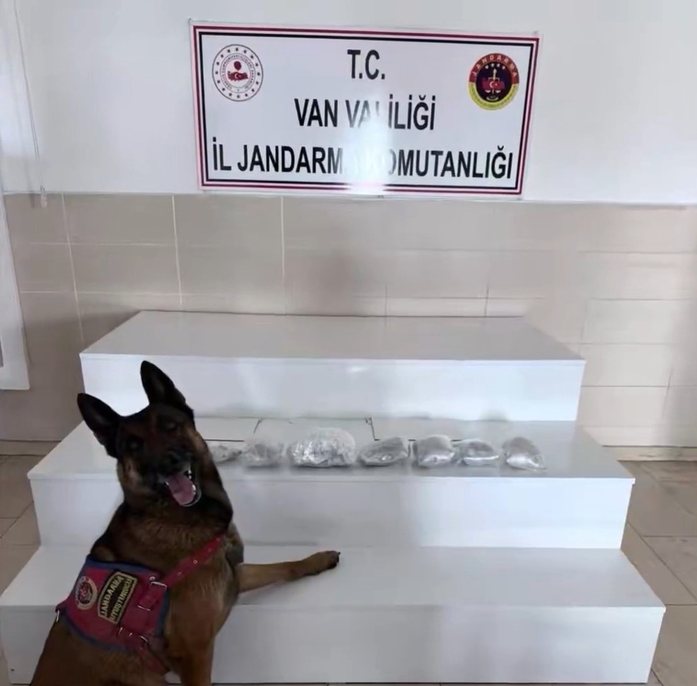 icisleri bakanligi van ve hakkaride 320 kilogram uyusturucu madde ele gecirildi 0 UWyvP1bb