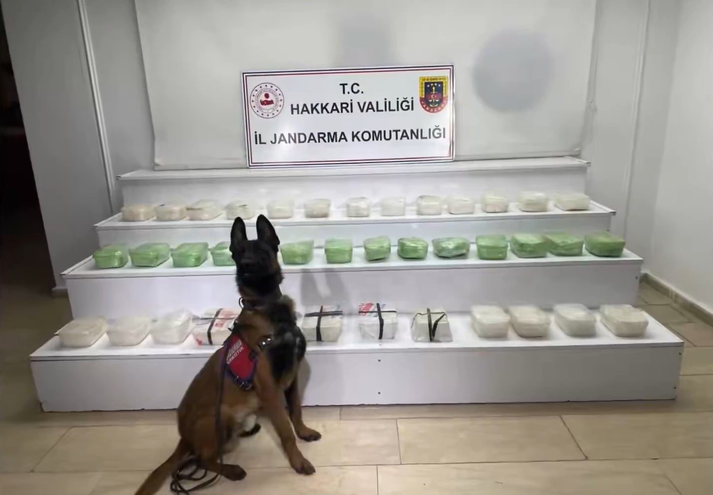 icisleri bakanligi van ve hakkaride 320 kilogram uyusturucu madde ele gecirildi 2