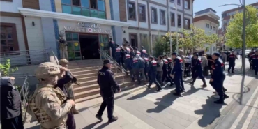 icisleri-bakanligindan-34-il-merkezli-nitelikli-dolandiricilik-ve-yasa-disi-bahis-operasyonu-LkYYHcxe.jpg