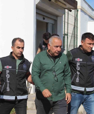 iddianameye-gore-baskan-tekin-kocasini-cantacisi-yapmis-AyeYdvLz.jpg