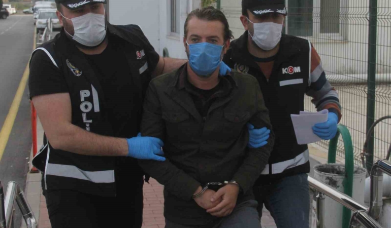 iddianameye-gore-ceyhan-belediye-baskani-kadir-aydar-300-bin-dolar-rusvet-aldi-ailesinin-otel-XxwhXGxs.jpg