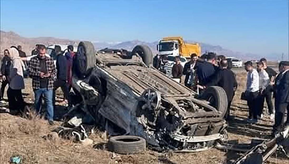 idil cizre kara yolunda kaza 8 yarali 0