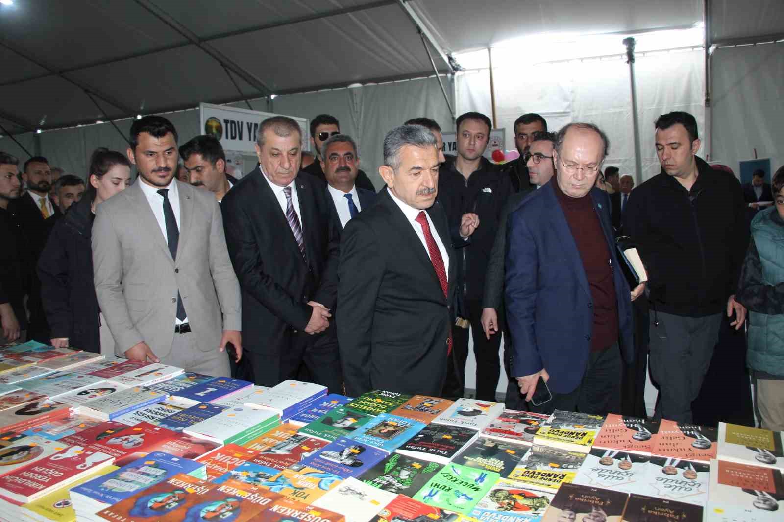 idil kitap fuari ve kultur soleni basladi 7 ZpbDi8DG