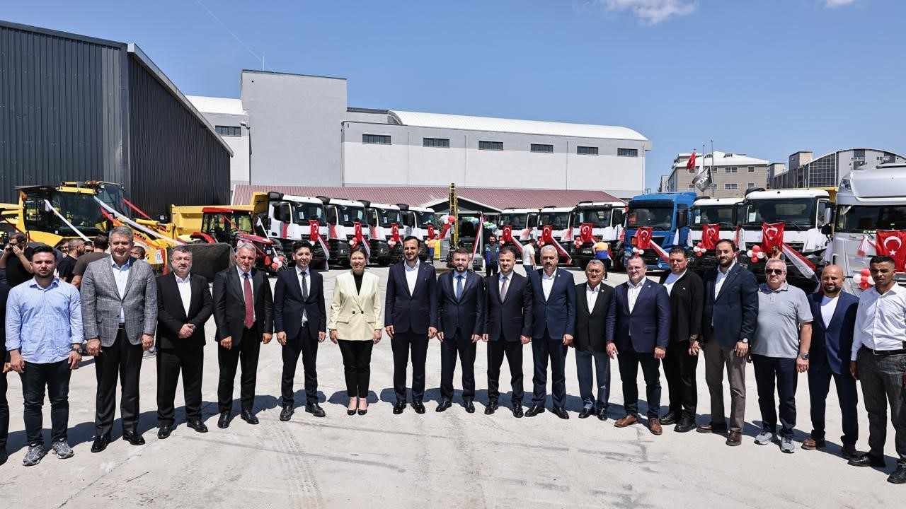 İflas eden İSFALT’a karşı AK Partili Arnavutköy Belediyesi’nden büyük hamle: ARFALT hizmete açıldı 6 iflas eden isfalta karsi ak partili arnavutkoy belediyesinden buyuk hamle arfalt hizmete acildi 2 CmauHYXw