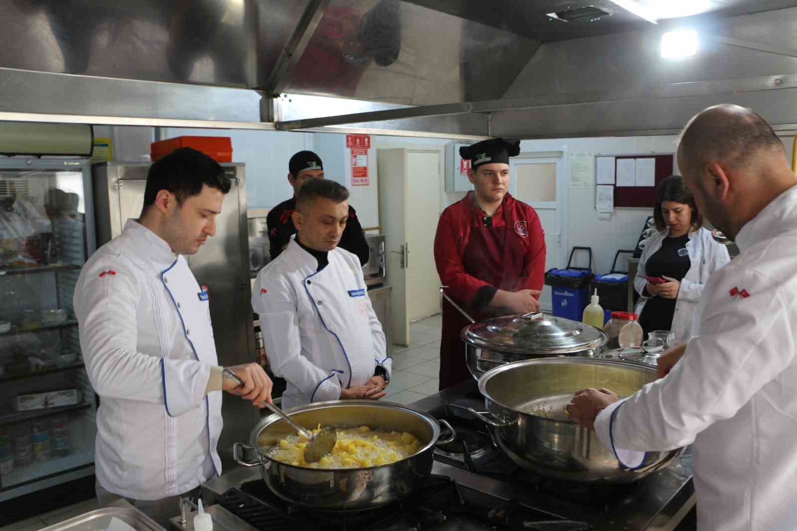 iftar hazirligi yapamayan muhtac ailelerin iftari lise ogrencilerinden 2 lyJcH87Q