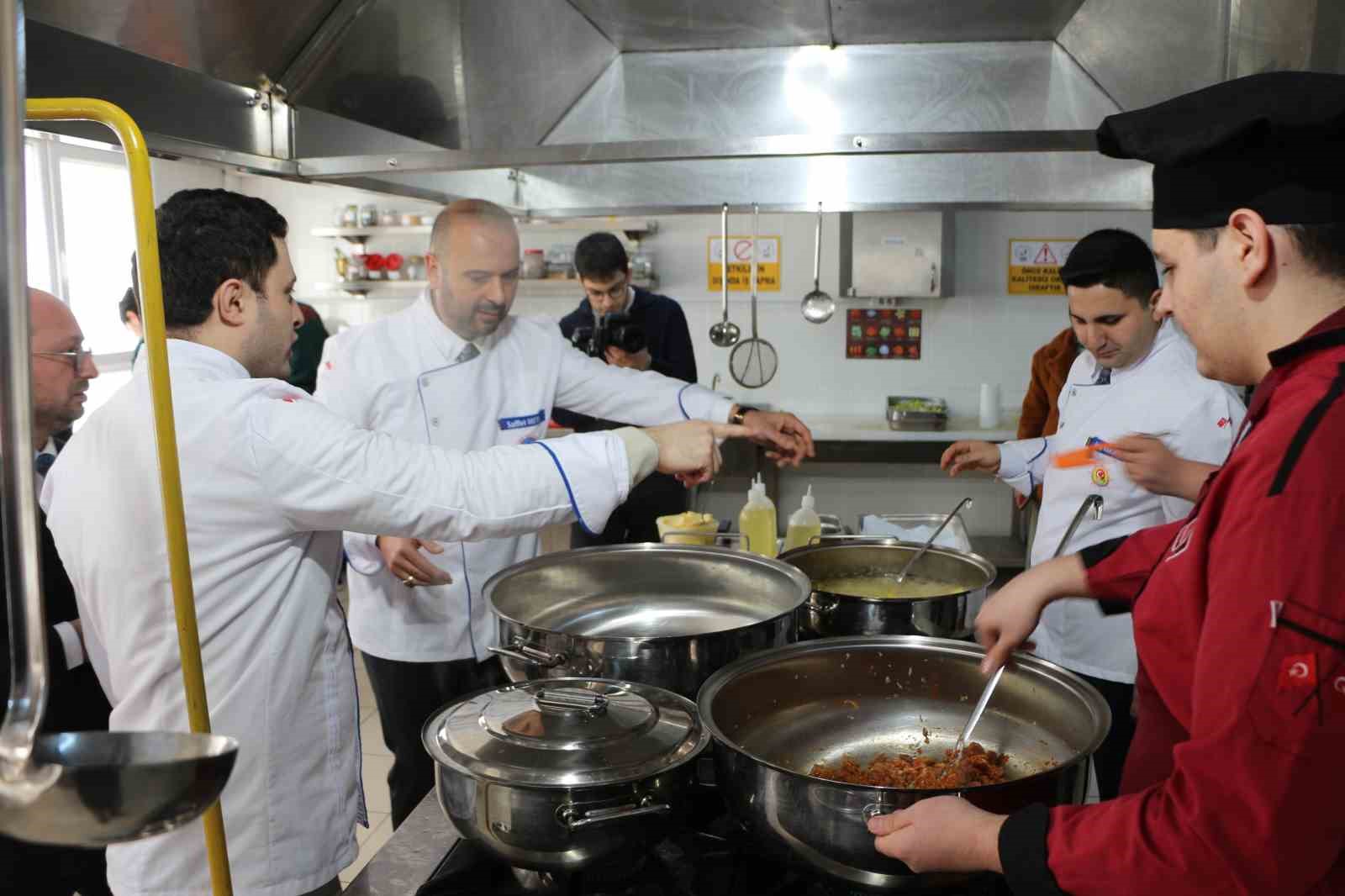 iftar hazirligi yapamayan muhtac ailelerin iftari lise ogrencilerinden 3 NCCtU3Iw