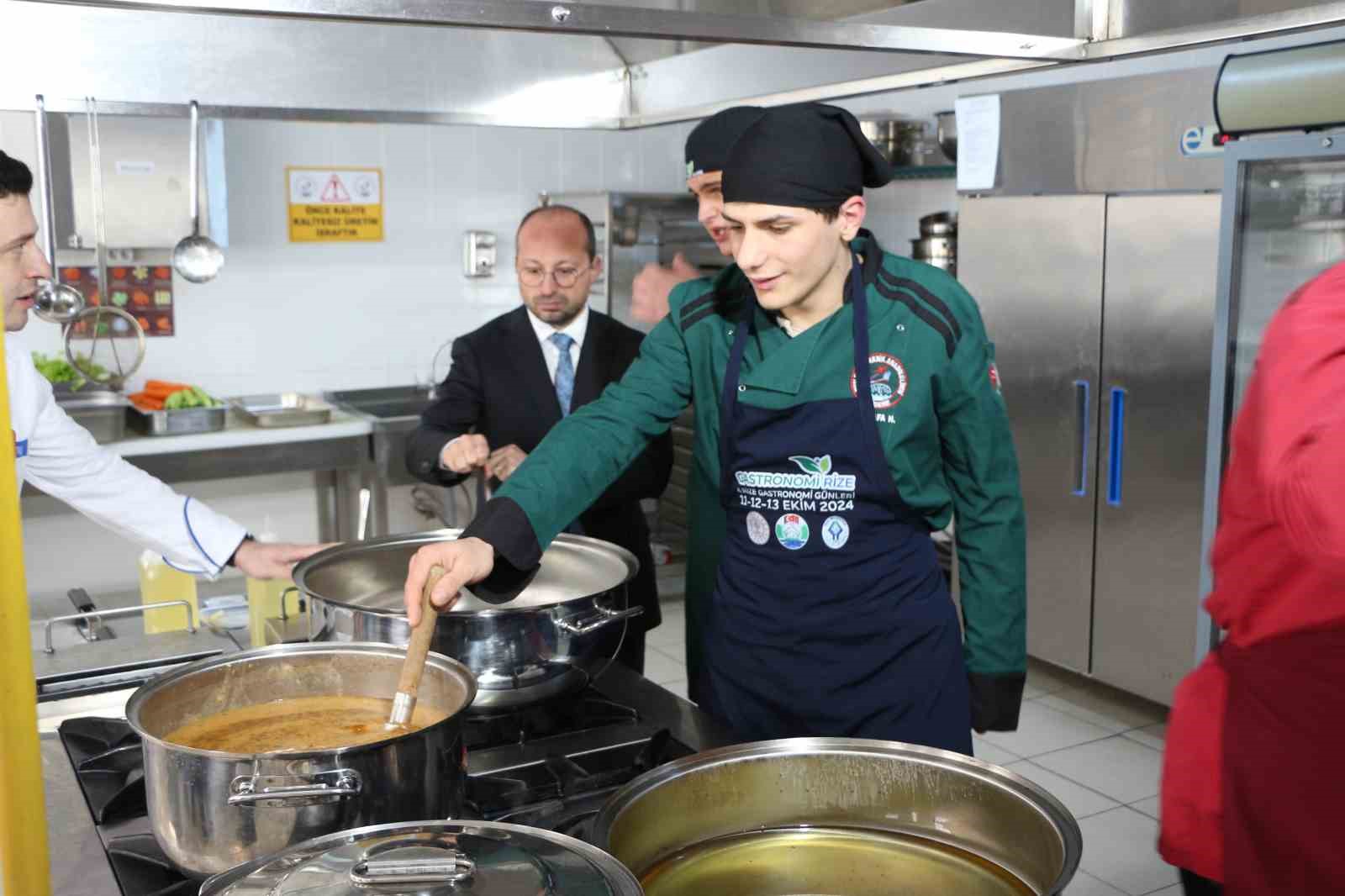 iftar hazirligi yapamayan muhtac ailelerin iftari lise ogrencilerinden 4 111VvEbr