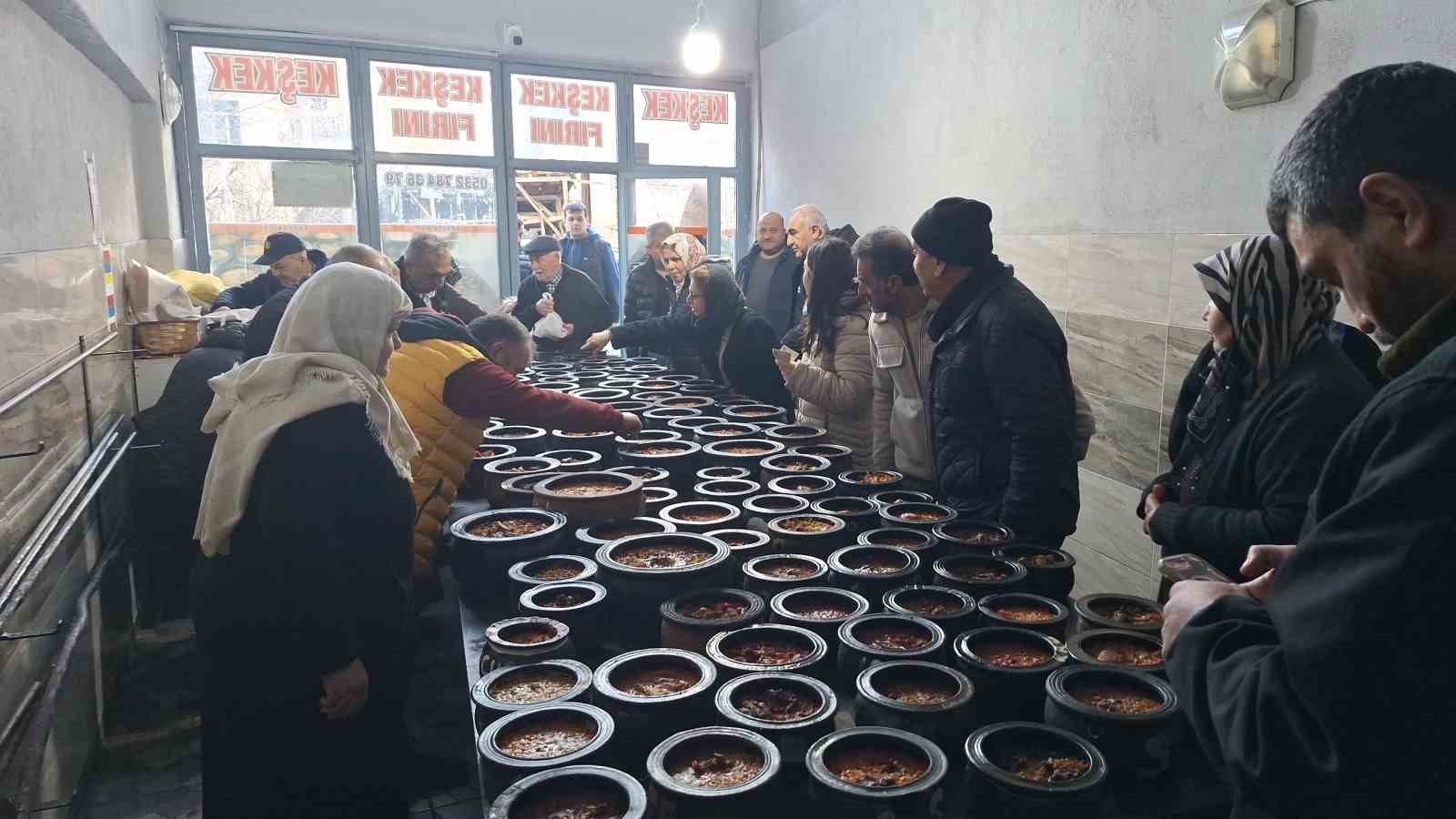iftar sofralarinin vaz gecilmez lezzeti 8 saatte pisiyor davul sesini duyan firinlara kosuyor 0
