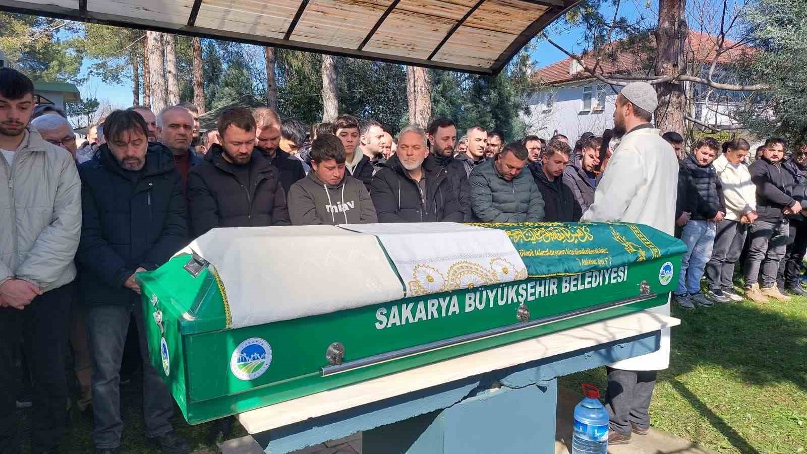 iftar vakti kazada hayatini kaybeden genc son yolculuguna ugurlandi 1 GqwM3ufl