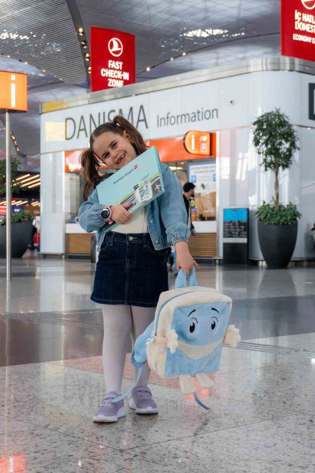 iga istanbul havalimani 23 nisanda cocuklari hediyelerle karsiliyor 1 vdfCryWN