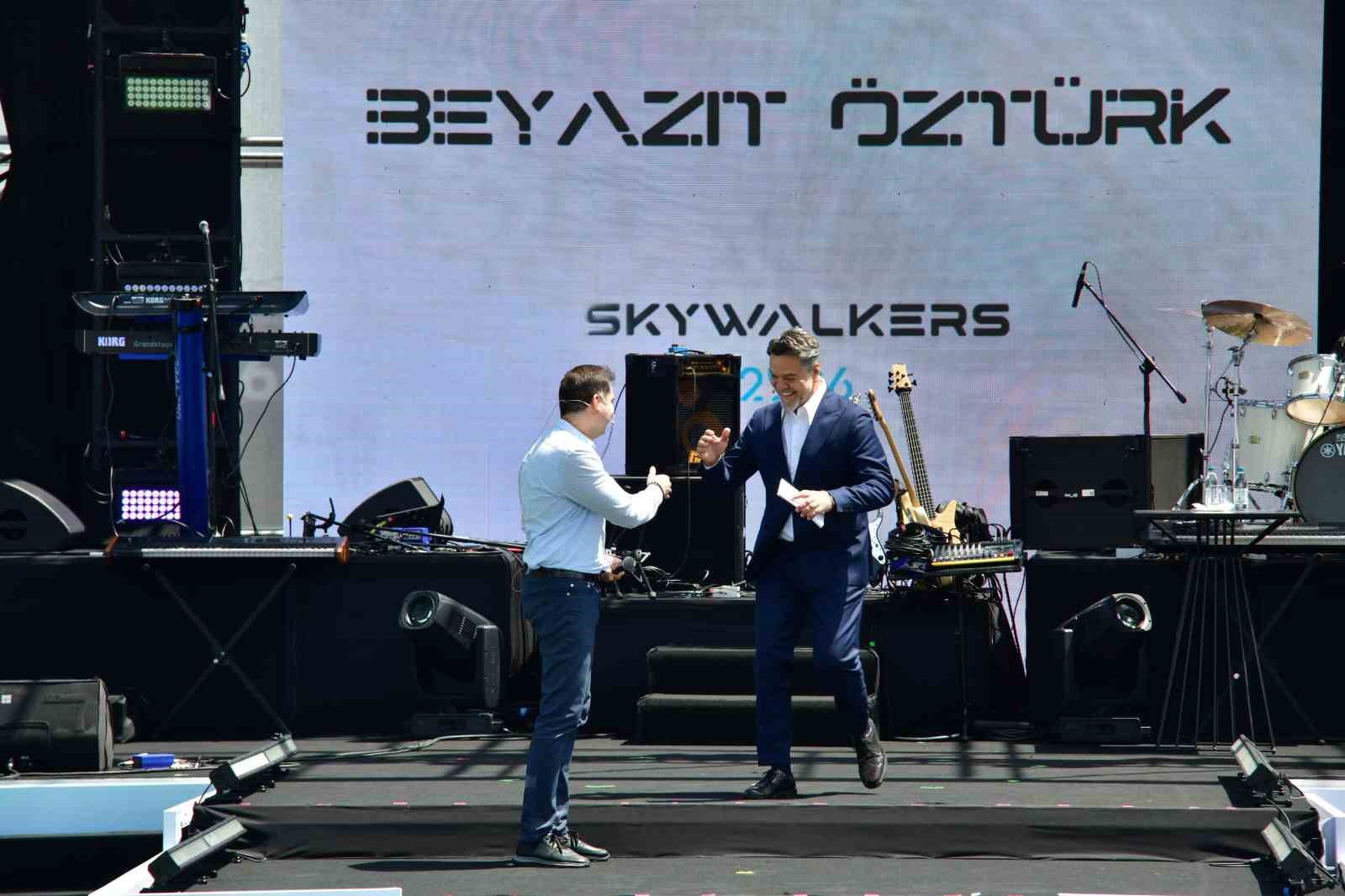 İGA İstanbul Havalimanında büyük aile buluşması: İGA çalışanları Skywalkers’ta 5 iga istanbul havalimaninda buyuk aile bulusmasi iga calisanlari skywalkersta 1 cEkNOrRS