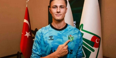 igdir-fk-kaleci-eren-karatasi-kadrosuna-katti-ZKOi9CKS.jpg