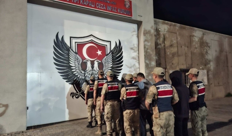 igdirda-11-duzensiz-gocmen-ve-5-organizator-yakalandi-Xql1DCFM.jpg