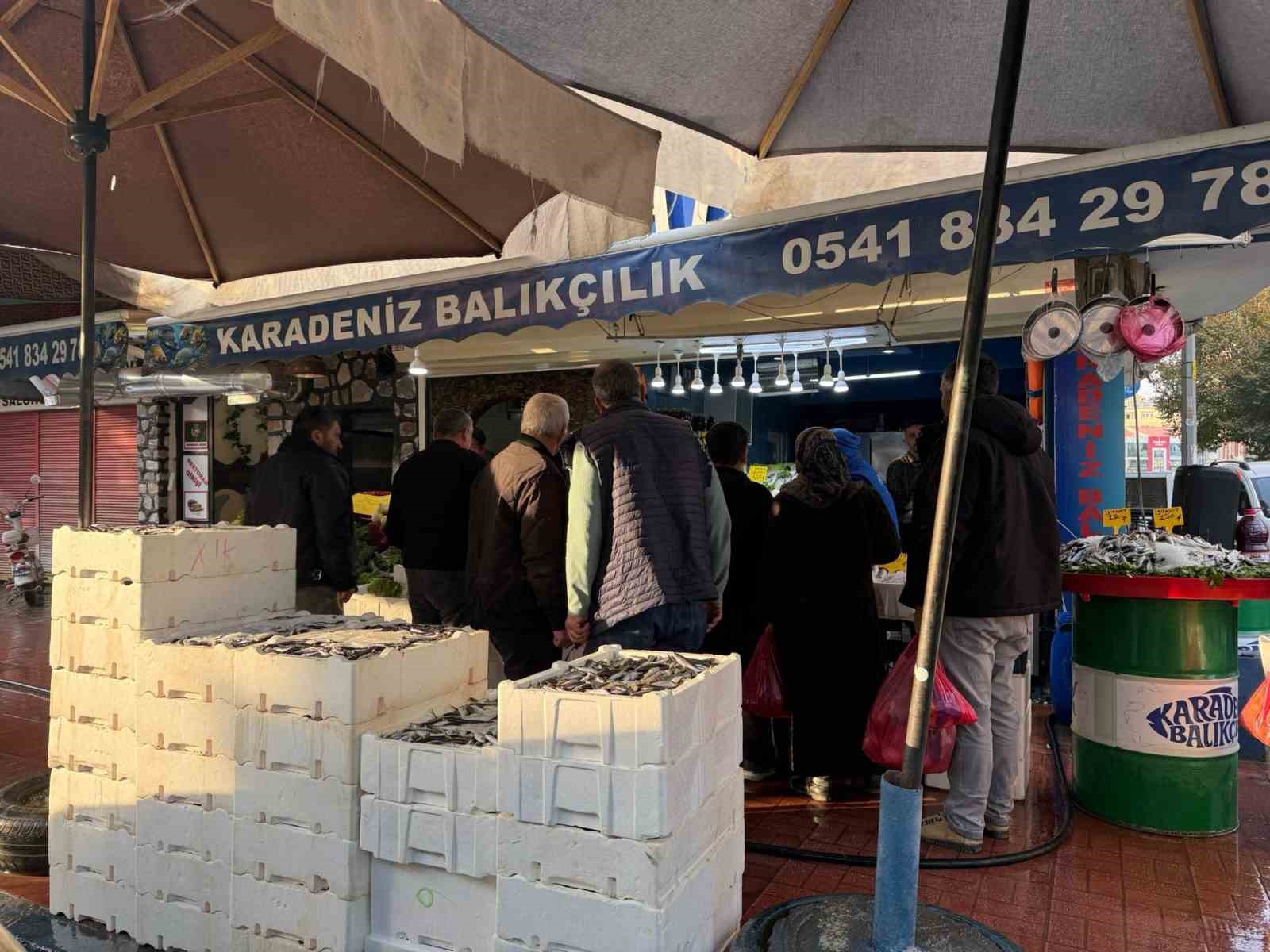 igdirda 3 kilogrami 100 lira olan hamsiye vatandaslardan yogun ilgi 1 shSG5T8E