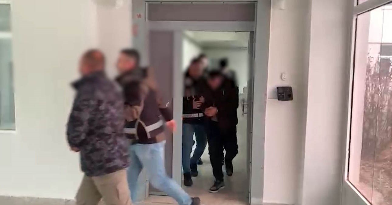 igdirda altin satma vaadiyle vatandaslari dolandiran 4 kisi yakalandi 1 dqwpkVNv