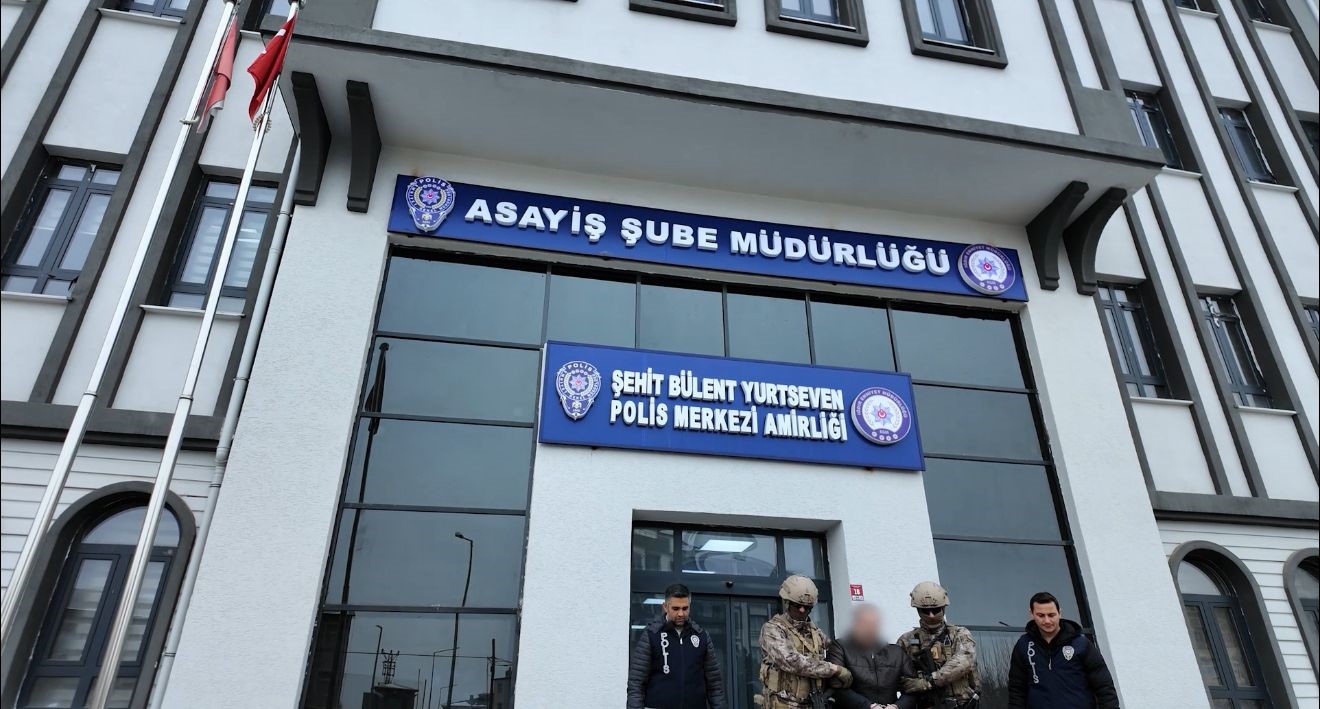 igdirda aranan hukumlu dilucu sinir kapisinda yakalandi 1 1nrnBgWt