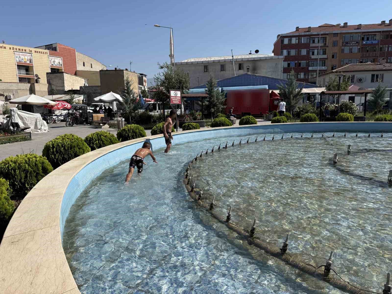 igdirda cocuklar sus havuzunda serinledi 1 8VlESwyd