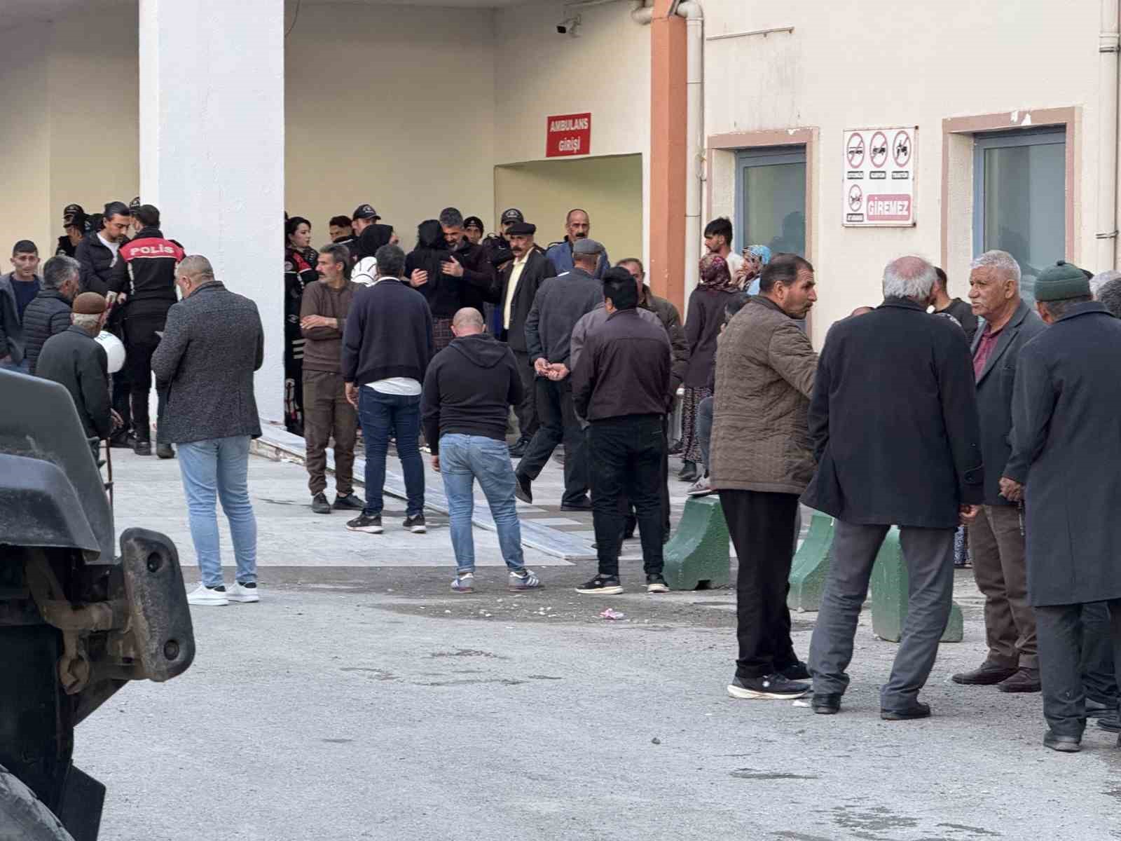 igdirda iki aile arasinda silahli kavga 2 olu 6yarali 2 aFbO2gtt