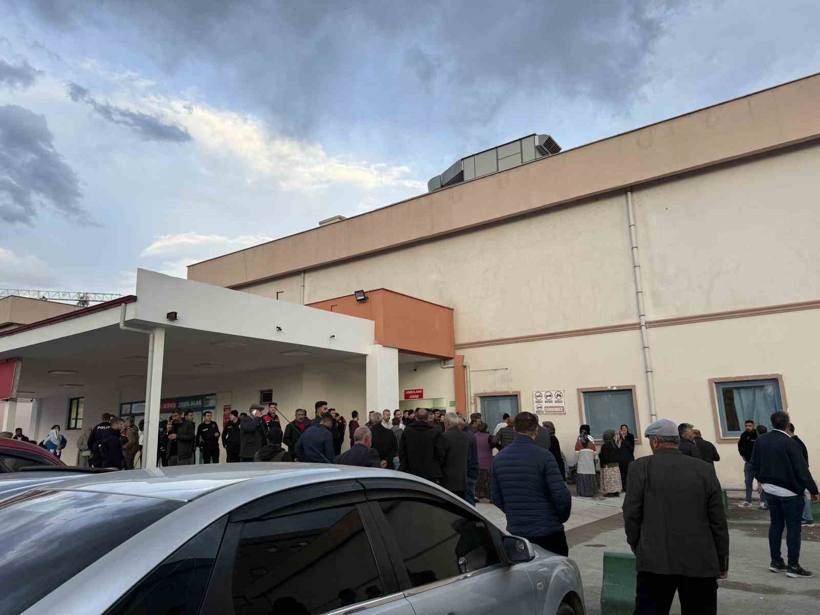 igdirda iki aile arasinda silahli kavga 2 olu 6yarali 3 TgiGATeV