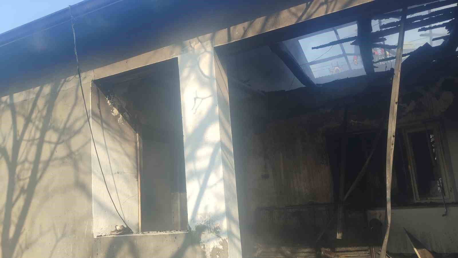 igdirda iki ayri yangin korkuttu 2