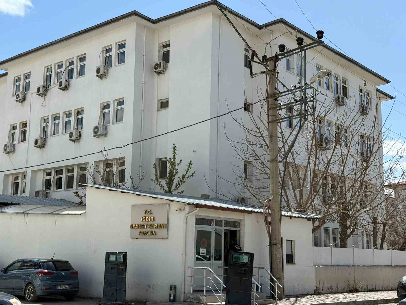 Iğdır’da kavgada gözaltına alınan 21 şüpheli adliyeye sevk edildi 5 igdirda kavgada gozaltina alinan 21 supheli adliyeye sevk edildi 1 AU4cBhKi