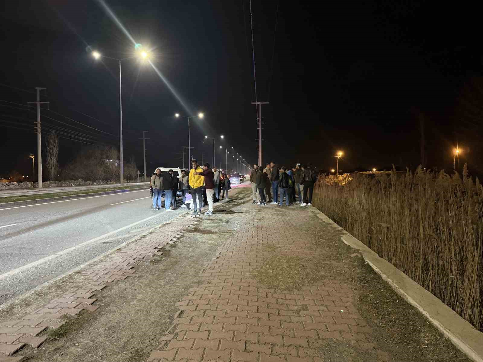 Iğdır’da otomobil sulama kanalına uçtu: Sürücü, kızı ve torunu son anda kurtuldu 6 igdirda otomobil sulama kanalina uctu surucu kizi ve torunu son anda kurtuldu 2 nz2b9IQj