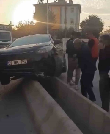 igdirda-refuj-yansisi-yol-daraldi-kaza-kacinilmaz-oldu-zvZKh8qD.jpg