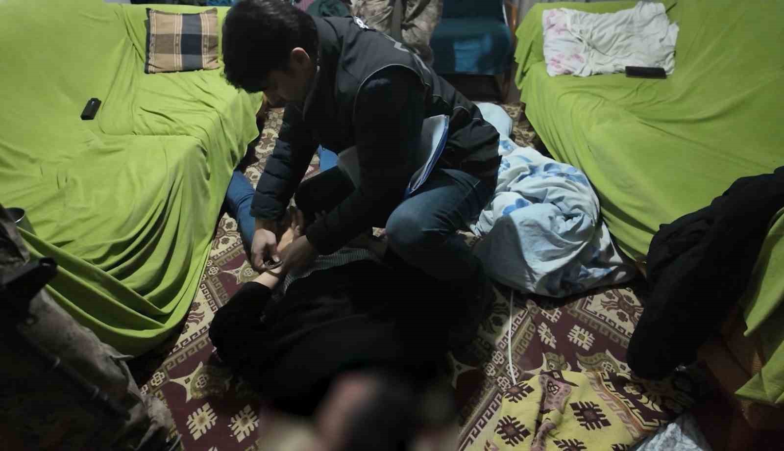 igdirda torbacilara darbe 15 adrese es zamanli operasyon 1 mJMJg5rY