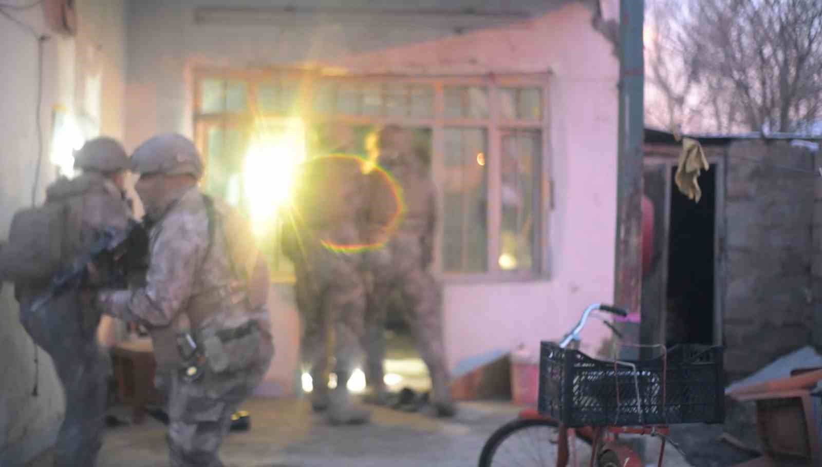 igdirda torbacilara darbe 15 adrese es zamanli operasyon 3 UcbIrNGg