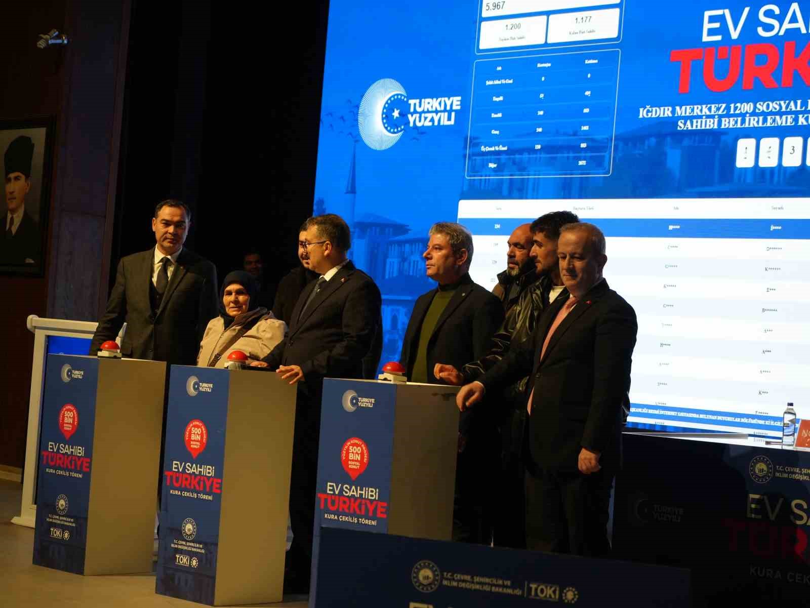 igdirda yuzyilin konut projesi kapsaminda bin 200 konutun hak sahipleri belirlendi 1 IeA4J7v4