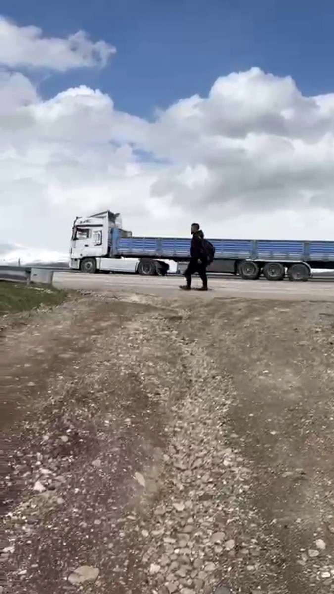 igdirdan istanbula yurudu survivor hayali kapidaki gorevlilere takildi 1