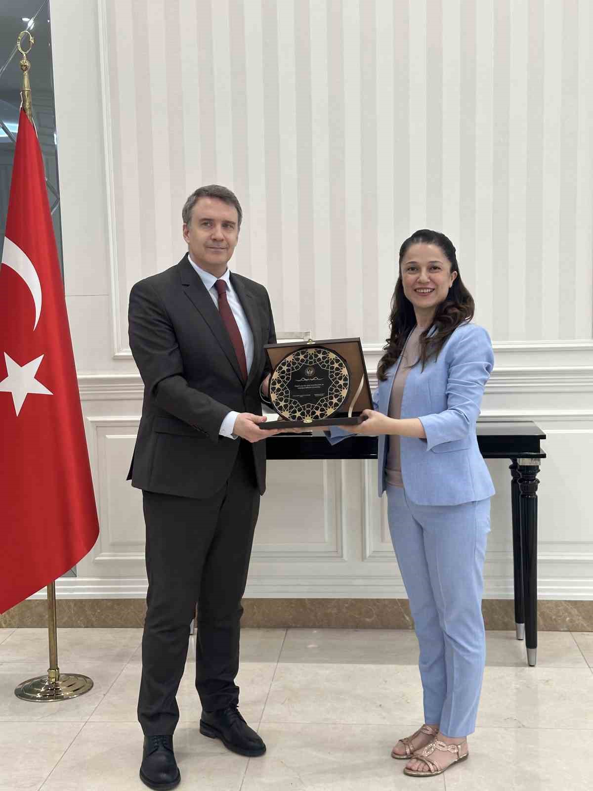 İGÜ’den Türkiye’nin Bağdat Büyükelçiliği’ne akademik iş birliği ziyareti 4 iguden turkiyenin bagdat buyukelciligine akademik is birligi ziyareti 0 bcJ2myLs