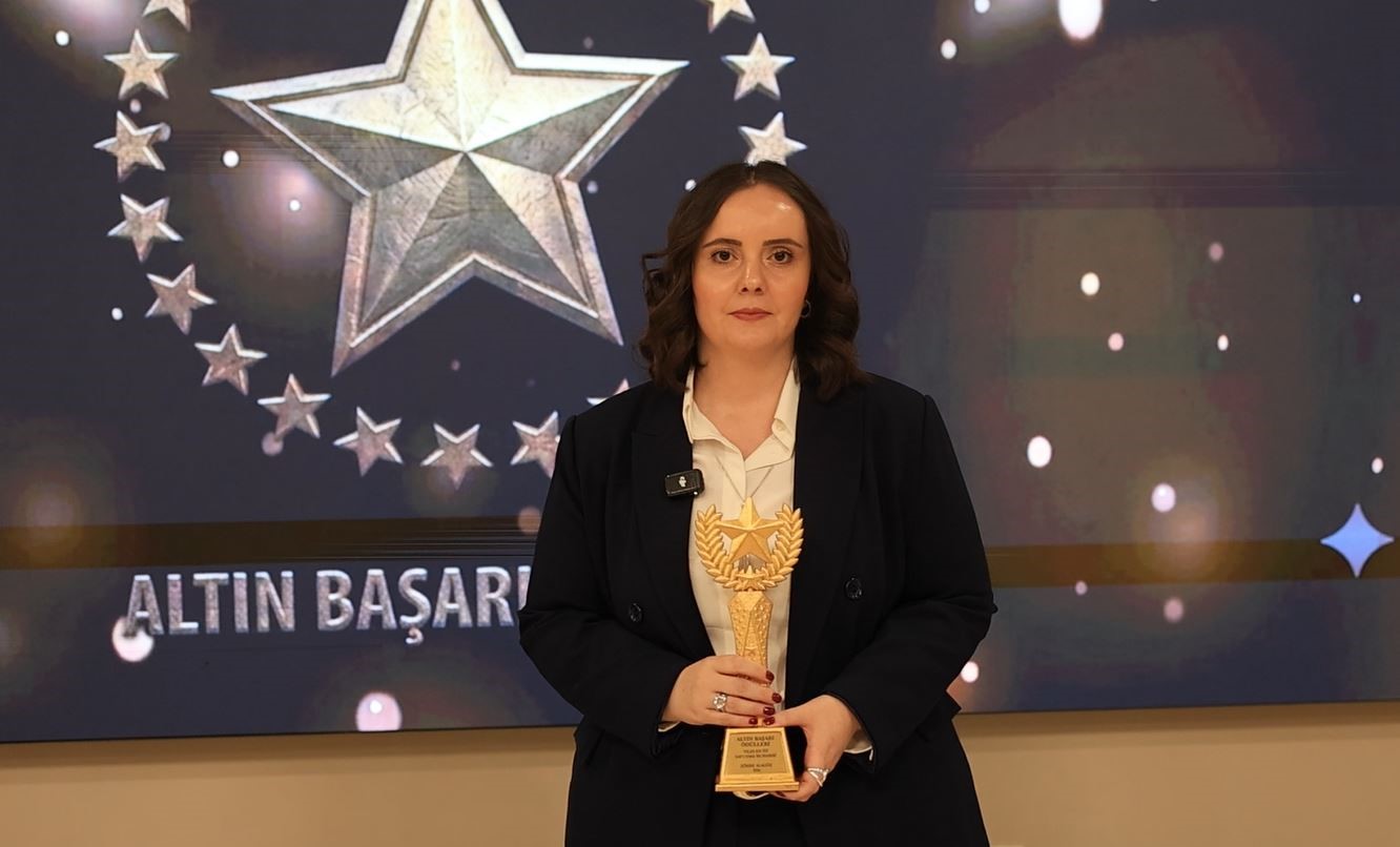 iha muhabiri zohre alagoze yilin en iyi savunma muhabiri odulu verildi 0 lVWk3yBK