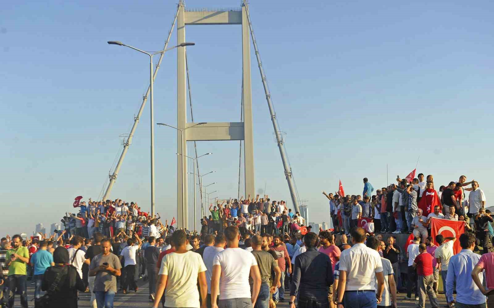 ihanin 15 temmuz gecesinden hafizalara kazinan fotograflari sergileniyor 11 A77aJfsu