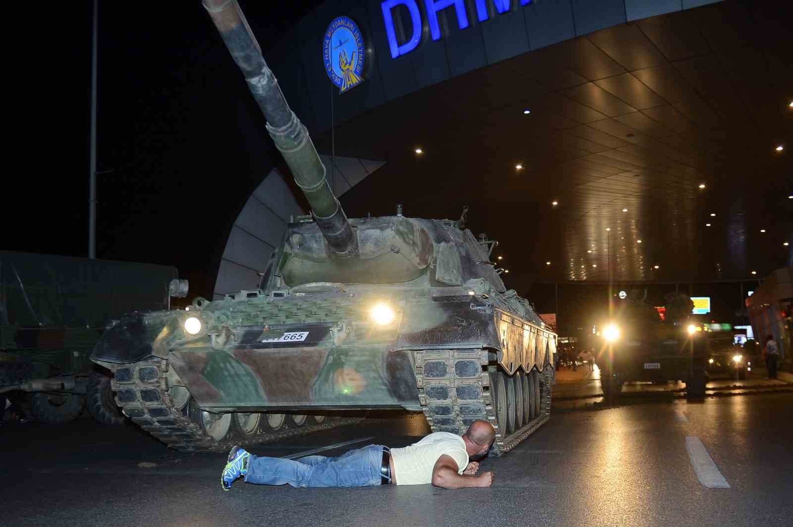 ihanin 15 temmuz gecesinden hafizalara kazinan fotograflari sergileniyor 2 232AGLDY