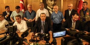 ihanin-15-temmuz-gecesinden-hafizalara-kazinan-fotograflari-sergileniyor-pvGkOKGZ.jpg