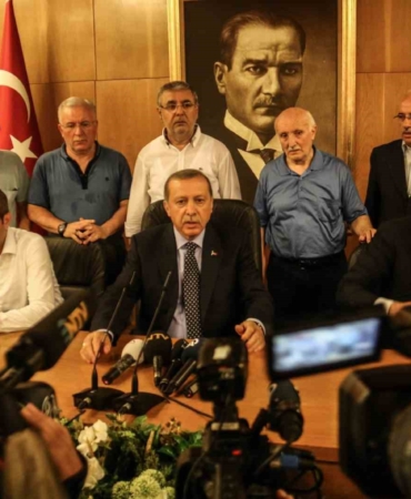 ihanin-15-temmuz-gecesinden-hafizalara-kazinan-fotograflari-sergileniyor-pvGkOKGZ.jpg
