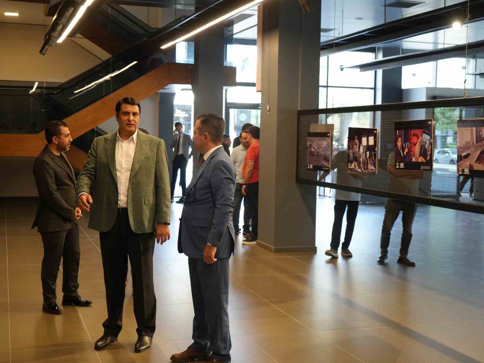 İHA’nın 15 Temmuz sergisini gezen Başkan Yılmaz: "O gün İHA da en az Türk milleti gibi cesurca hareket etti" 5 ihanin 15 temmuz sergisini gezen baskan yilmaz o gun iha da en az turk
